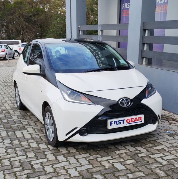 2016-Toyota-Aygo-10-X-Play-5-dr image:2