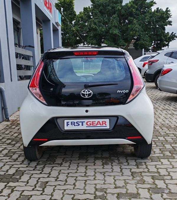 2016-Toyota-Aygo-10-X-Play-5-dr image:3