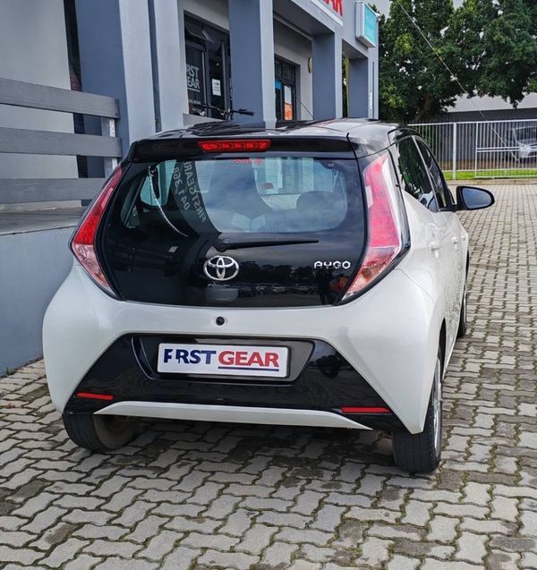 2016-Toyota-Aygo-10-X-Play-5-dr image:5