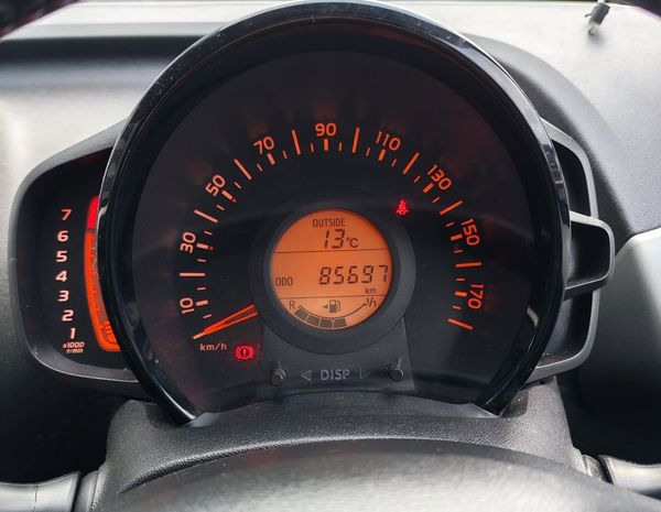 2016-Toyota-Aygo-10-X-Play-5-dr image:7