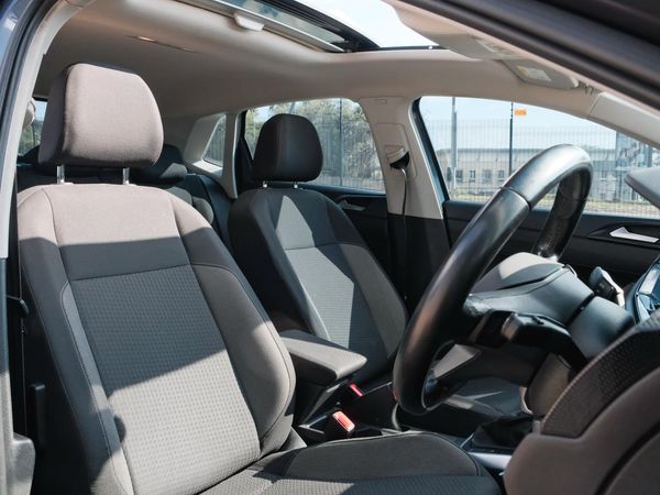 2022-Volkswagen-Polo-With-Panoramic-roof image:19