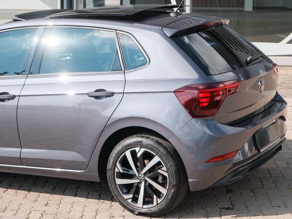 2022-Volkswagen-Polo-With-Panoramic-roof image:25
