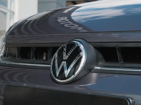 2022-Volkswagen-Polo-With-Panoramic-roof image:5