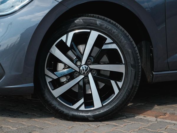 2022-Volkswagen-Polo-With-Panoramic-roof image:8
