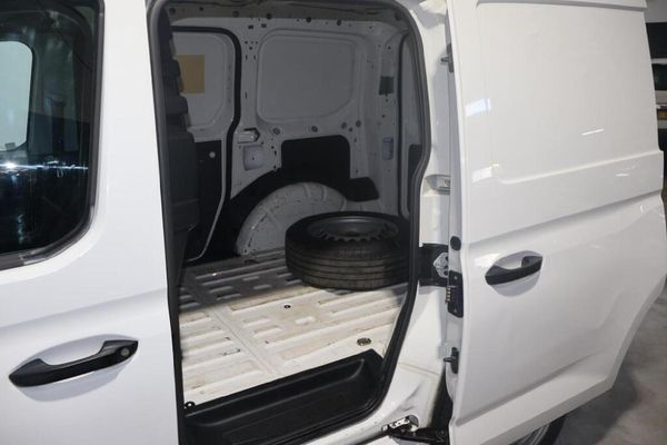 2023-Volkswagen-Caddy-Cargo-16i-81kw-Panel-Van image:7