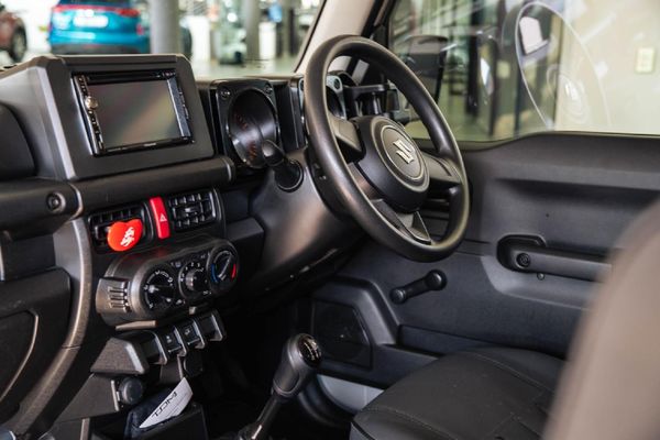 2019-Suzuki-Jimny-15-GA image:17