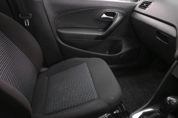 2019-Volkswagen-Polo-Vivo-16-Comfortline-Auto-5-dr image:10
