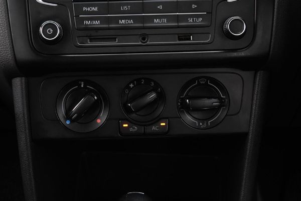 2019-Volkswagen-Polo-Vivo-16-Comfortline-Auto-5-dr image:13