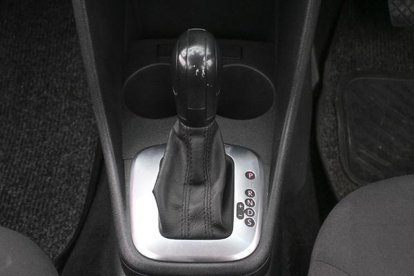 2019-Volkswagen-Polo-Vivo-16-Comfortline-Auto-5-dr image:14
