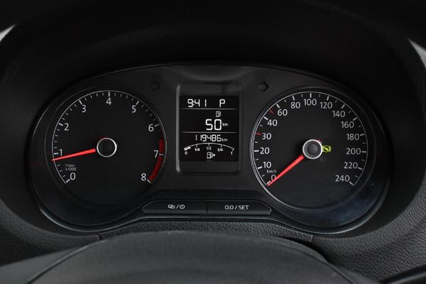 2019-Volkswagen-Polo-Vivo-16-Comfortline-Auto-5-dr image:15