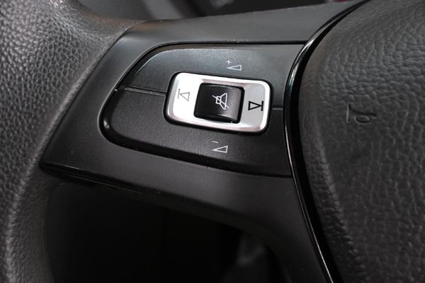 2019-Volkswagen-Polo-Vivo-16-Comfortline-Auto-5-dr image:16