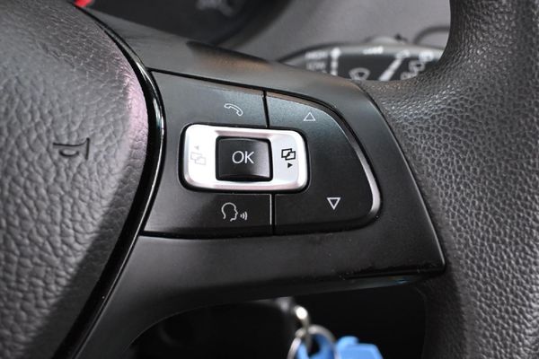 2019-Volkswagen-Polo-Vivo-16-Comfortline-Auto-5-dr image:17