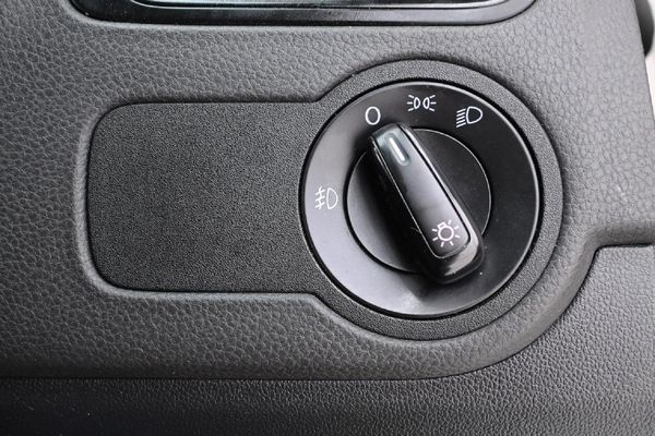 2019-Volkswagen-Polo-Vivo-16-Comfortline-Auto-5-dr image:20
