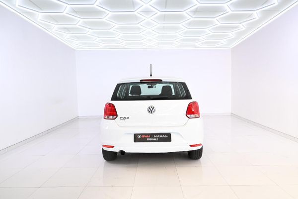 2019-Volkswagen-Polo-Vivo-16-Comfortline-Auto-5-dr image:4