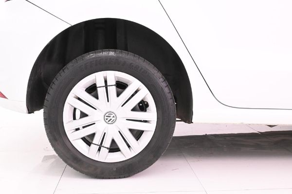 2019-Volkswagen-Polo-Vivo-16-Comfortline-Auto-5-dr image:5