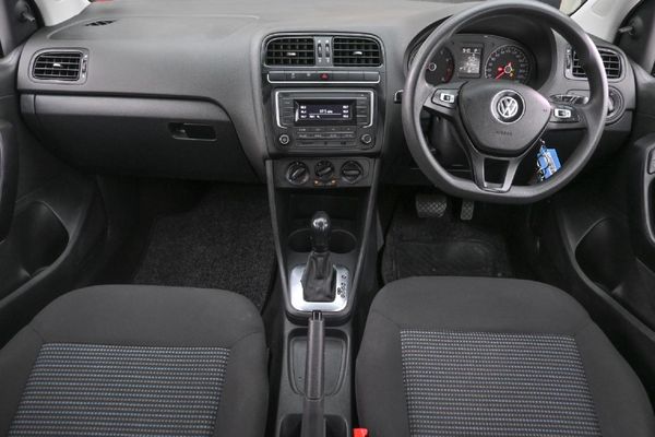 2019-Volkswagen-Polo-Vivo-16-Comfortline-Auto-5-dr image:7