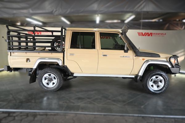 2015-Toyota-Land-Cruiser-79-45-D-Double-Cab image:2