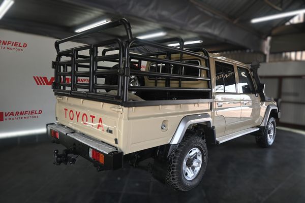 2015-Toyota-Land-Cruiser-79-45-D-Double-Cab image:3