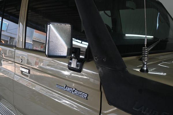 2015-Toyota-Land-Cruiser-79-45-D-Double-Cab image:6