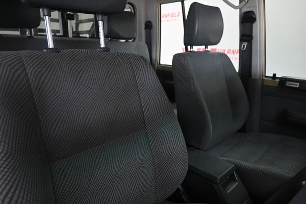 2015-Toyota-Land-Cruiser-79-45-D-Double-Cab image:8