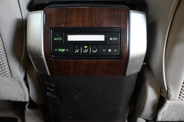 2010-Toyota-Land-Cruiser-Prado-VX-40-V6-Auto-7-Seater-4x4 image:9