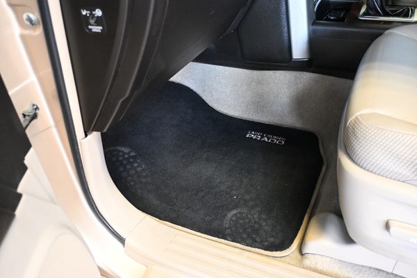 2010-Toyota-Land-Cruiser-Prado-VX-40-V6-Auto-7-Seater-4x4 image:18