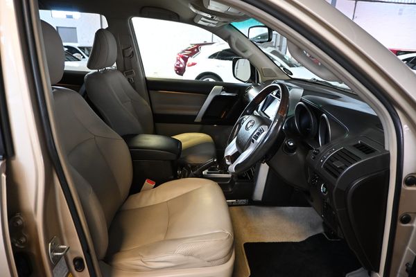 2010-Toyota-Land-Cruiser-Prado-VX-40-V6-Auto-7-Seater-4x4 image:21