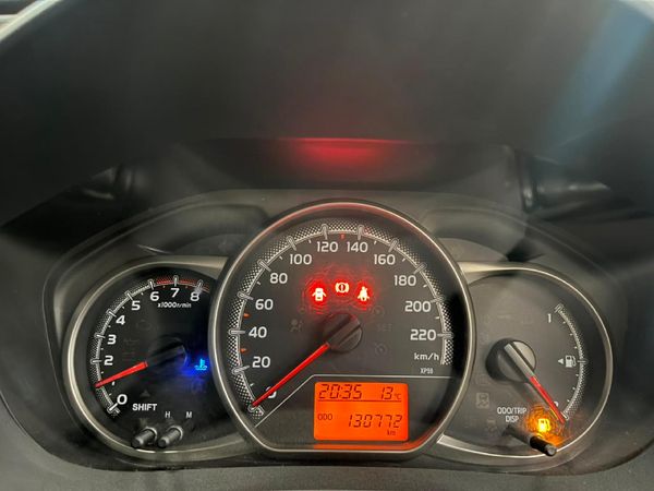 2016-Toyota-Yaris-10-5-dr image:10
