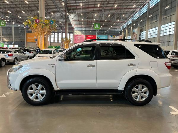 2011-Toyota-Fortuner-30-D-4D-Heritage-Raised-Body-Auto image:5
