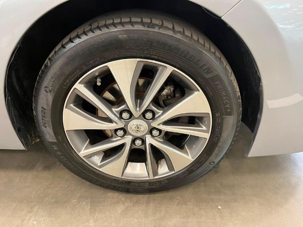 2021-Toyota-Corolla-Quest-18-Auto image:8