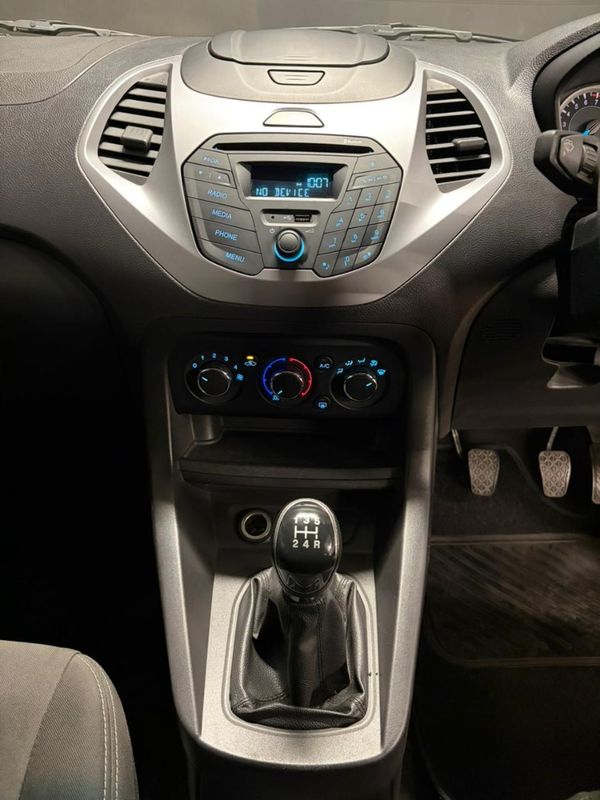 2016-Ford-Figo-15-Trend-5-dr image:8