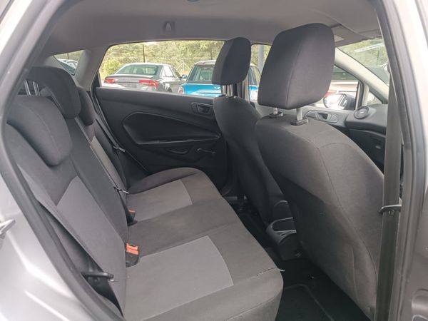 2014-Ford-Fiesta-14-Ambiente-5-dr image:10