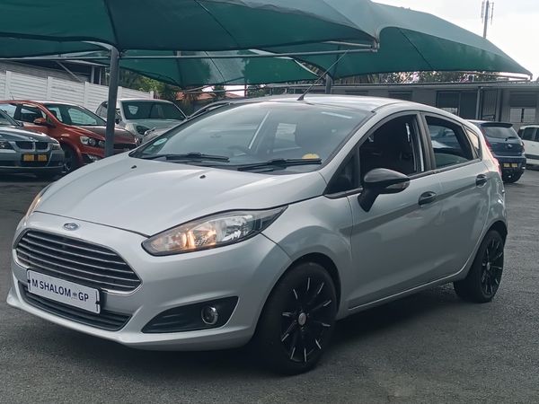2014-Ford-Fiesta-14-Ambiente-5-dr image:1