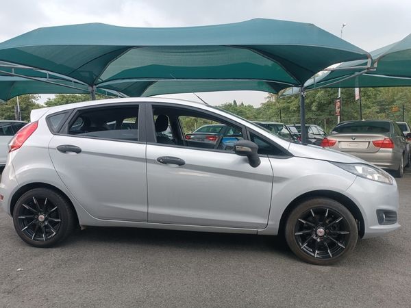 2014-Ford-Fiesta-14-Ambiente-5-dr image:2