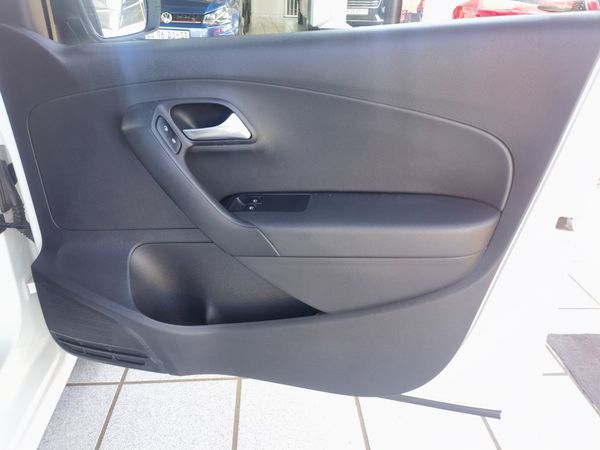 2018-Volkswagen-Polo-Vivo-14-Trendline-Hatch-Back-Low-Kilos image:14