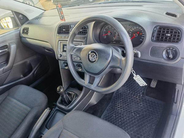 2018-Volkswagen-Polo-Vivo-14-Trendline-Hatch-Back-Low-Kilos image:16