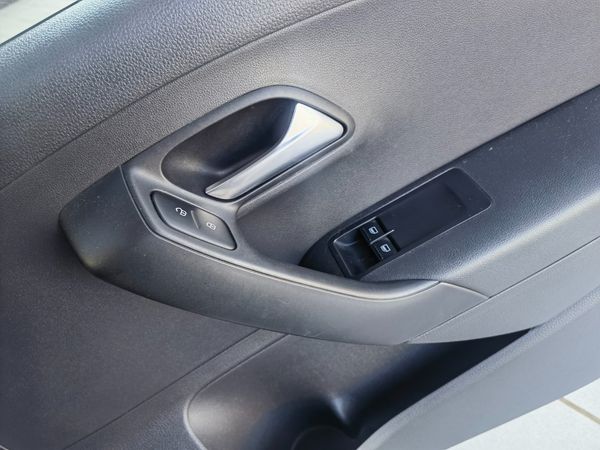 2018-Volkswagen-Polo-Vivo-14-Trendline-Hatch-Back-Low-Kilos image:22