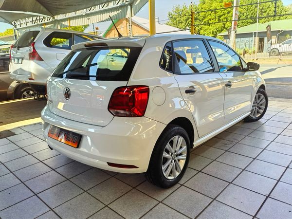 2018-Volkswagen-Polo-Vivo-14-Trendline-Hatch-Back-Low-Kilos image:4