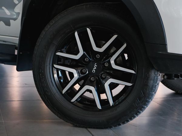 2025-JAC-T8-20-CTI-Super-Lux-4x4-Double-Cab image:4