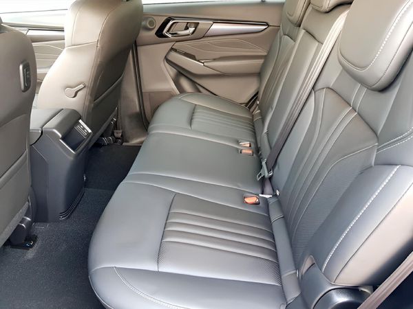 2026-Isuzu-Mu-x-19D-LS-Auto image:15