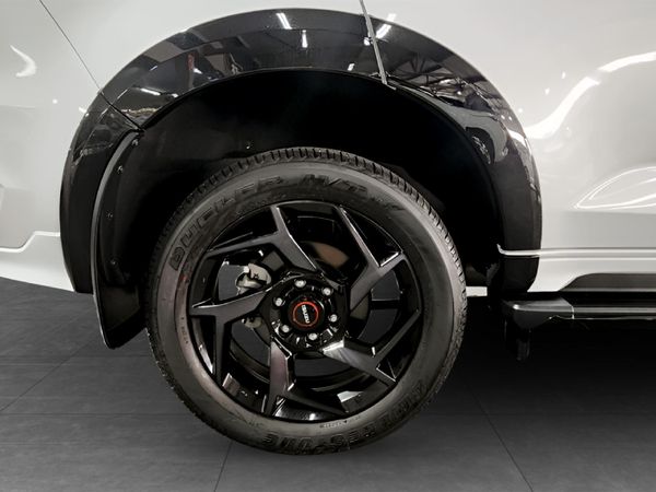 2025-Isuzu-Mu-x-30D-Onyx-XT-4x4-Auto image:7