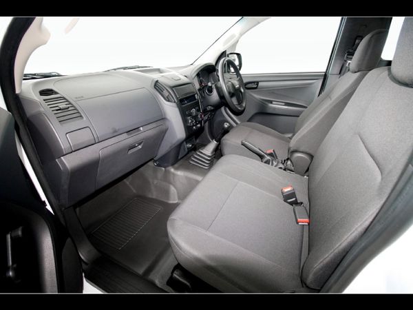 2026-Isuzu-D-Max-250C-Fleetside-Single-Cab image:5