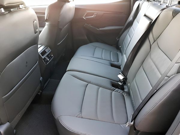 2026-Isuzu-D-Max-30-DDI-V-Cross-HR-Auto-Double-Cab image:11