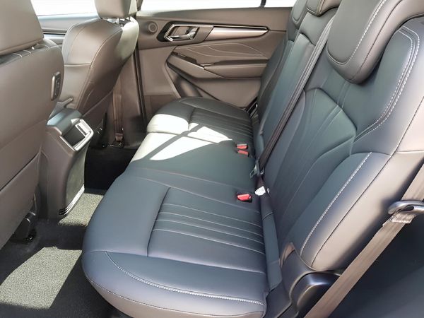 2026-Isuzu-Mu-x-30D-LS-4x4-Auto image:8