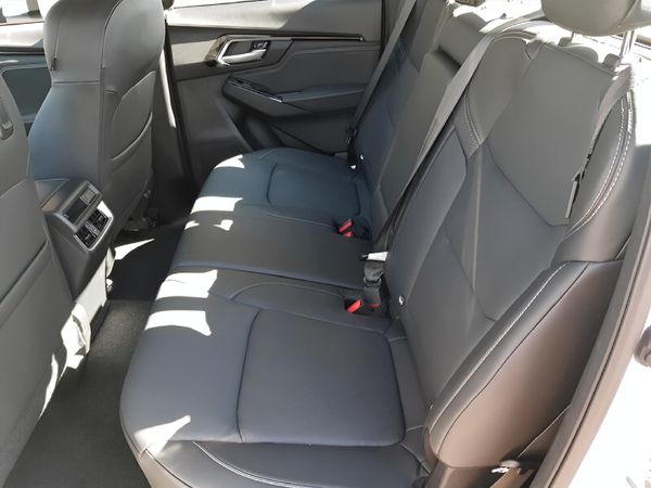 2026-Isuzu-D-Max-30-DDI-V-Cross-HR-Auto-Double-Cab image:11