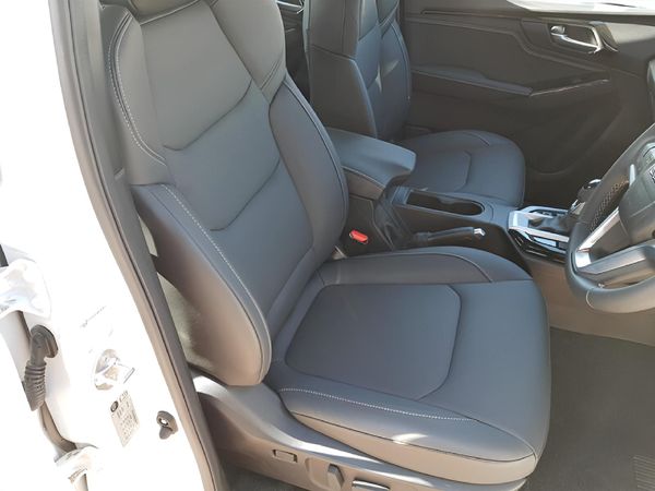 2026-Isuzu-D-Max-30-DDI-V-Cross-HR-Auto-Double-Cab image:14
