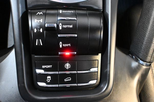 2012-Porsche-Cayenne-30D-Gen-II-TDi-8-SPD-Multi-Tronic-Auto-Off-Road image:12