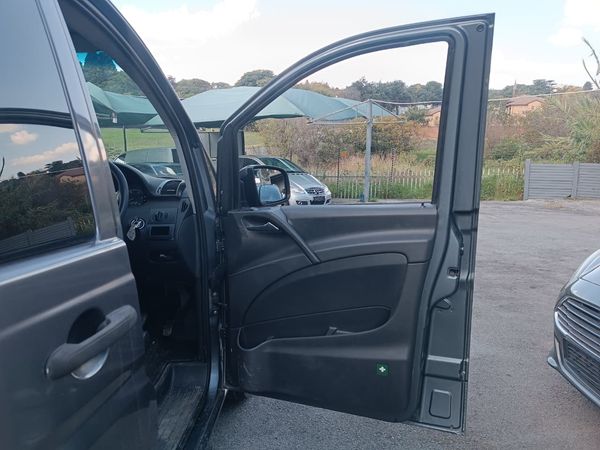 2012-Mercedes-Benz-Vito-116-CDI-CrewBus image:9