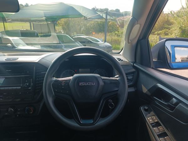2022-Isuzu-D-Max-19-DDI-HR-L-Double-Cab image:9