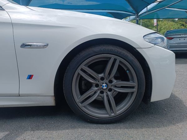 2013-BMW-5-Series-520d-M-Sport-Auto image:9